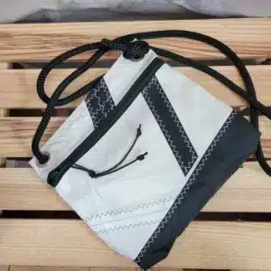 Sac Jeanne en voile recyclée – 22×20 cm – ecru noir - Blanc et noir (bandoulière)