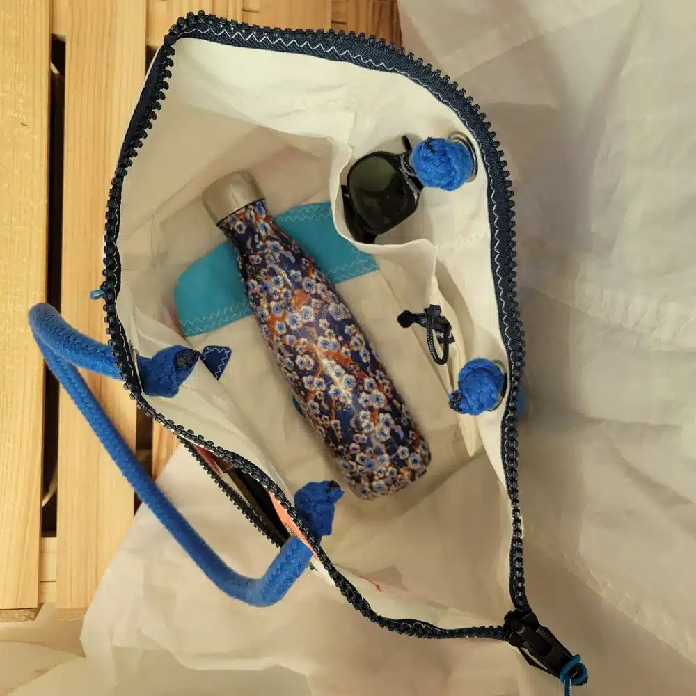 Sac PETIT JOSI en voile recyclée – 30×44 cm - rouge bleu – Image 2