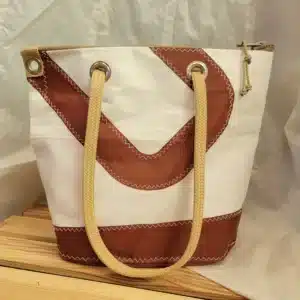 Sac Lucie en voile recyclée – 34×28 cm – blanc et tan (anses)