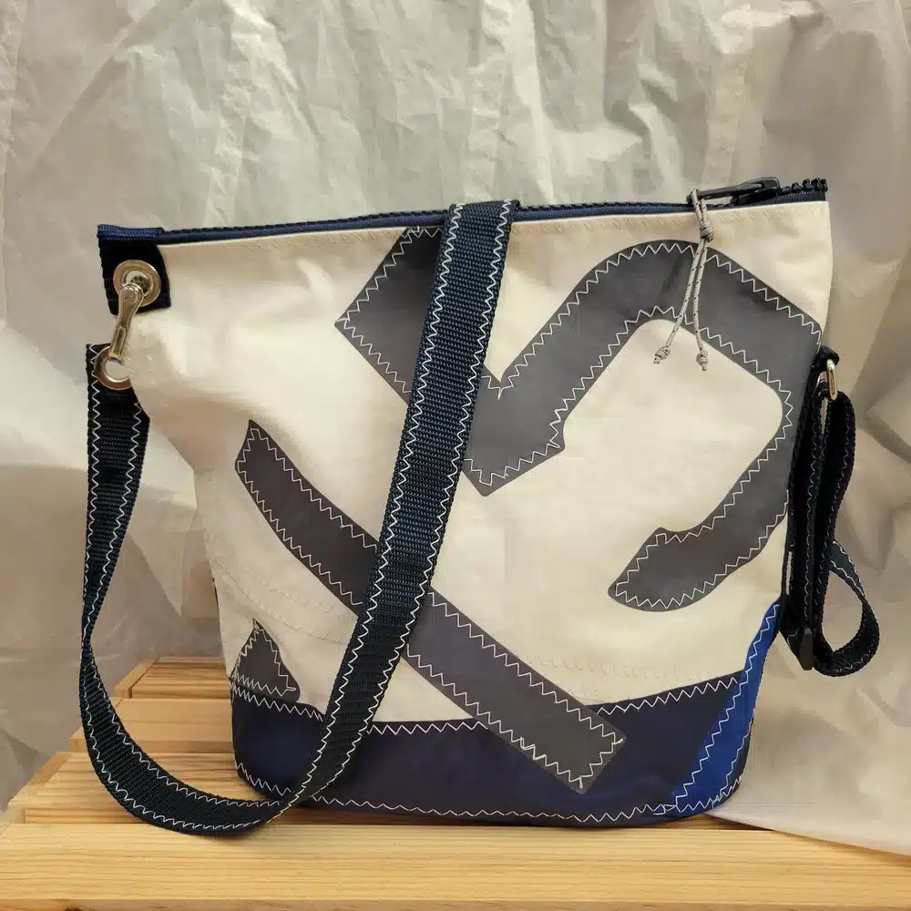Sac Luciole en voile recyclée – 34×28 cm - blanc bleu gris (bandoulière)