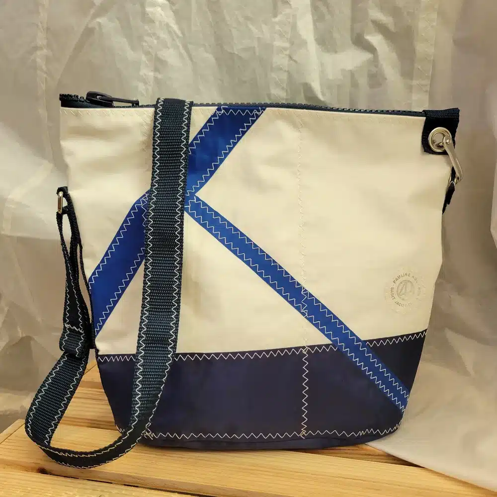Sac Luciole en voile recyclée – 34×28 cm - blanc bleu gris (bandoulière) – Image 2