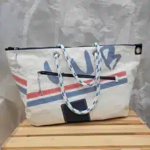 Sac Maxi Josi en voile recyclée – 36×57 cm Blanc bleu rouge
