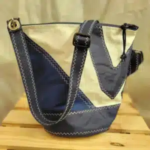 Sac Prévert en voile recyclée – 24×18 cm - blanc et marine (bandoulière)