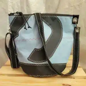Sac Prévert en voile recyclée – 24×18 cm - Bleu gris Sac Prévert en voile recyclée – 24×18 cm (bandoulière)