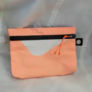 Pochette TI'LOUP en voile recyclée - 21×15 cm – Corail