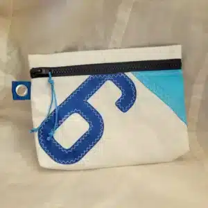 Pochette TI'LOUP en voile recyclée - 21×15 cm – blanc bleue